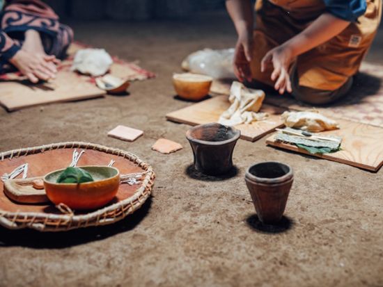 梅之木遺跡で縄文生活を体験する本格アクティビティ！当時を再現した竪穴住居で過ごしながら縄文文化を学ぶ 専門家による解説あり！＜20時間／1～6 名／北杜市＞ 