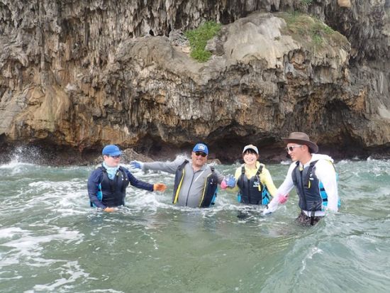 パンプキン鍾乳洞カヌーツアー　洞窟入口までカヌーで行く！1名から参加可能な少人数制でご案内＜3～11月催行／宮古島＞