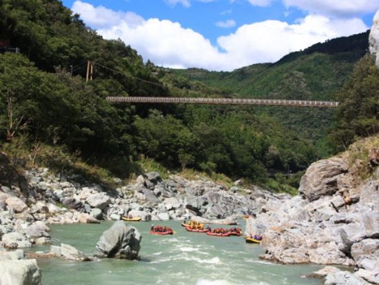 吉野川ラフティング　ファミリー層におすすめ！吉野川の川下り＆川遊び＜4～11月／半日／大豊町＞by You Me Rafting