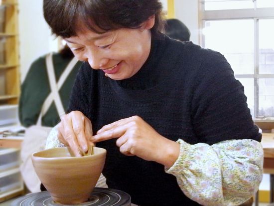 粘土に触れてオリジナルな器作りを楽しもう！約20種類の色合いからお好きな色を選べます＜1時間～1時間半／高松市＞by 陶工房classy