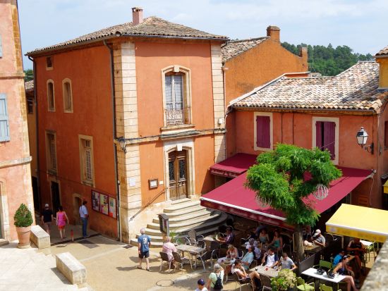 リュベロン地方 3つの村めぐり観光ツアー　ゴルド＆ルシヨン＆景勝地フォンテーヌ・ド・ヴォークリューズ ＜半日／日本語または英語ガイド／アヴィニョン発＞