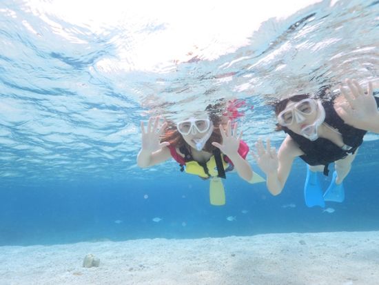 慶良間諸島 渡嘉敷島上陸 白い砂浜が美しい阿波連ビーチでのフリータイムとボートシュノーケルでケラマブルーの海を満喫＜1日／那覇発＞