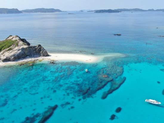 慶良間諸島 渡嘉敷島上陸 白い砂浜が美しい阿波連ビーチでのフリータイムと体験ダイビングでケラマブルーの海を満喫＜1日／那覇発＞