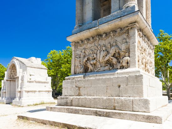 南仏ローマ遺跡ツアー　世界遺産ポンデュガール＆レボードプロヴァンス＆ゴッホゆかりの地サンレミドプロヴァンス ＜半日／日本語または英語ガイド／アヴィニョン発＞