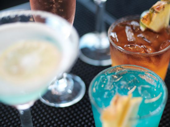 花火鑑賞クルーズ　マジェスティック号 　船上からワイキキの夜景と花火を満喫　ウエルカムドリンク1杯付き＜金曜日限定／アロハタワー・マーケットプレイス発＞