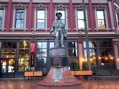 Gassy-Jack-Dayton-Statue-Gastown