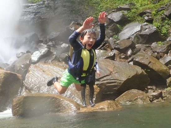 マングローブカヌー＋ピナイサーラの滝トレッキングツアー　初心者やお子様でも楽しめるお手軽に半日コース＜上原港または西部地区ホテル無料送迎／西表島＞