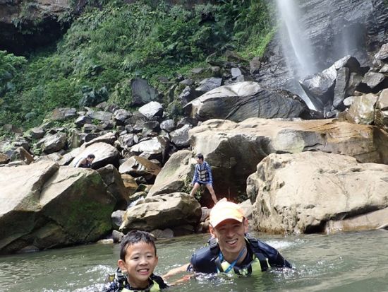 マングローブカヌー＋ピナイサーラの滝トレッキング＋鍾乳洞探検ツアー　亜熱帯の川、森、洞窟を探検する非日常体験！ ＜上原港または西部地区ホテル無料送迎／西表島＞