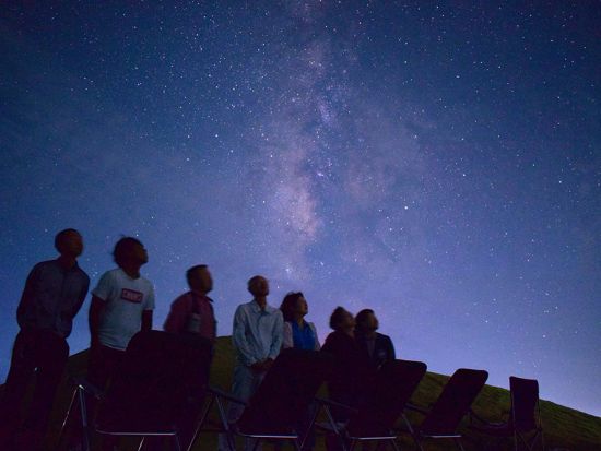 星空案内人と行く鬼岳星空ナイトツアー 煌めく星空の解説と天文台から望遠鏡で夜空を観賞 一部ホテル送迎付プランあり＜木金土／福江島・五島市＞ by五島市観光協会