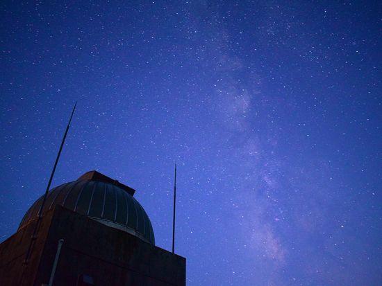 星空案内人と行く鬼岳星空ナイトツアー 煌めく星空の解説と天文台から望遠鏡で夜空を観賞 一部ホテル送迎付プランあり＜木金土／福江島・五島市＞ by五島市観光協会