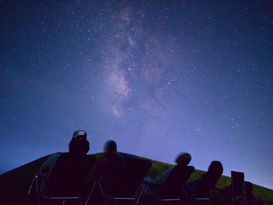 星空案内人と行く鬼岳星空ナイトツアー 煌めく星空の解説と天文台から望遠鏡で夜空を観賞 一部ホテル送迎付プランあり＜木金土／福江島・五島市＞ by五島市観光協会
