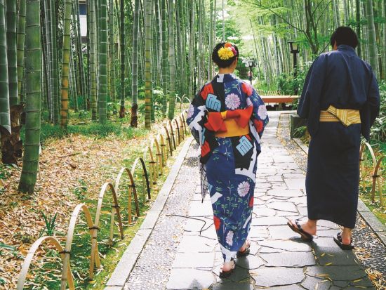 着物・浴衣着付け体験　約150着から好みの着物・浴衣を選べる　着付け後は修善寺温泉街をのんびり散策＜街ナビゆるり／伊豆市修善寺温泉＞