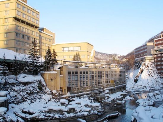 札幌発着日帰りバスツアー 札幌近郊コース　白い恋人パーク+定山渓温泉+ビール博物館+場外市場+ 頭大仏殿+北海道神宮   ＜1名から催行／札幌市内発着＞