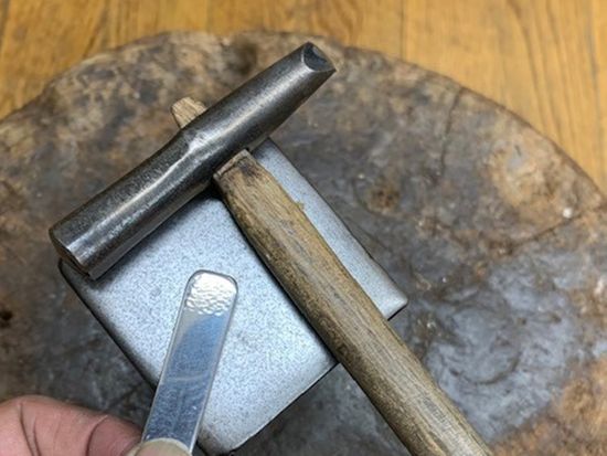 バングル・金鎚で模様打ちー工程1+(1)