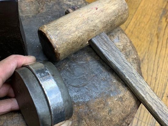 バングル・木の型に合わせて形を作るー工程2