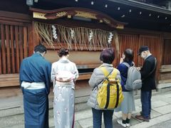 20112109 えびす神社 肩たたきの参拝の様子