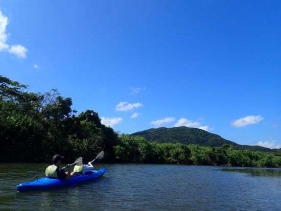 西表島マングローブカヤック+トレッキング+由布島観光ツアー　1日で西表島と由布島の2つの島を満喫 ピナイサーラの滝、牛車も！＜上原港送迎あり／西表島発＞