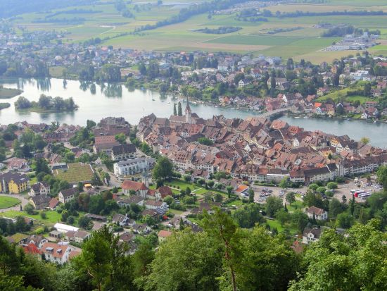 スイス北部 日帰り観光ツアー　ヨーロッパ最大の滝「ライン滝」＆ドイツ国境の町シュタイン・アム・ライン ＜チューリッヒ発＞