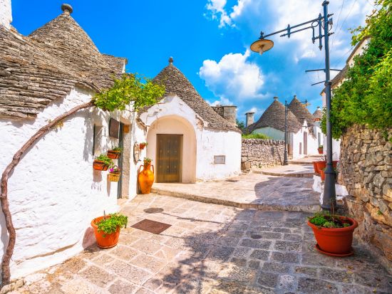 バーリ空港 ⇔ アルベロベッロ市内ホテル　空港送迎サービス ＜貸切＞by Max Harvest