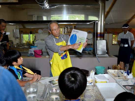 三陸海岸 北山崎番屋の天然塩づくり体験　漁師の小屋で、薪をくべ、海水を煮つめ…。伝統的な製法を体験しよう！く小学生以上／1時間／田野畑村＞by番屋エコツーリズム