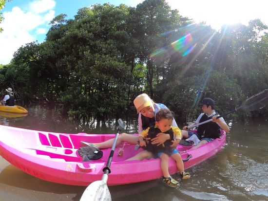 【ベストプライス】億首川マングローブカヤックツアー 動画・写真撮影無料！川も海も１度に２度楽しめる満喫プラン！＜2歳以上／沖縄本島中部＞by シーラバーズ沖縄