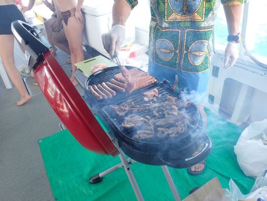 慶良間クルーザーチャーター　大型カタマラン船「NEWS壱号」で貸切クルーズ！BBQ＆マリンスポーツオプションあり＜3～6時間／40名／那覇発＞