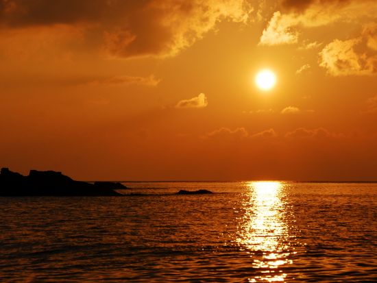 ナイトクルーザーチャーター　大型カタマラン船「NEWS壱号」で貸切クルーズ！BBQあり＜2時間／40名／那覇発＞