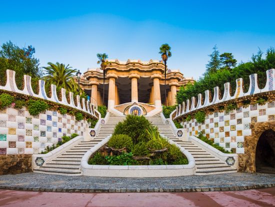 世界遺産グエル公園観光ツアー　大人気のガウディ建築をガイドと巡る ＜午後／英語＞