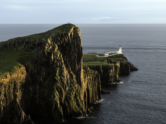 スコットランド3泊4日ツアー　翼の島「スカイ島」＆ハイランド地方西部 ＜カイル・オブ・ロカルシュなど宿泊／英語ドライバーガイド／エジンバラ発＞