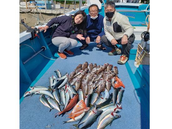 南紀白浜 遊漁船 代々丸で船釣り 温泉民宿 1泊2日プラン 釣った魚はその日の夕食に 朝夕食付 白浜町 和歌山の観光 遊び 体験 レジャー専門予約サイト Veltra ベルトラ 南紀白浜 遊漁船 代々丸で船釣り 温泉民宿 1泊2日プラン 釣った魚はその日の夕食に 朝夕食付 白浜町 和歌山の観光 遊び 体験 レジャー専門予約サイト Veltra ベルトラ