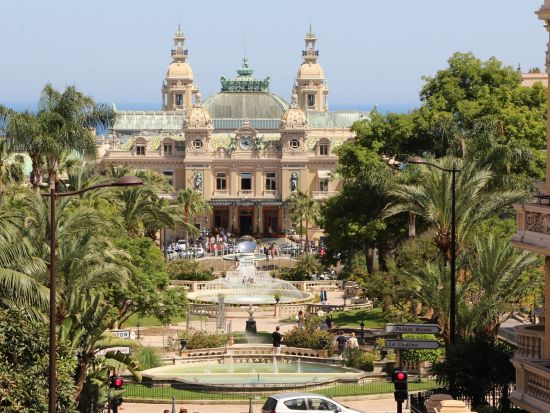 モナコ＋エズ＋マントン日帰り観光ツアー　紺碧のリビエラ海岸とイタリア国境のリゾート地を巡る＜日本語／ニース発＞
