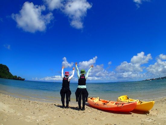 シーカヤック＋シュノーケリングツアー　1グループ貸切でご家族やカップル、友達同士での参加がオススメ！2歳から参加OK＜恩納村／本島北部＞by アンダゴ