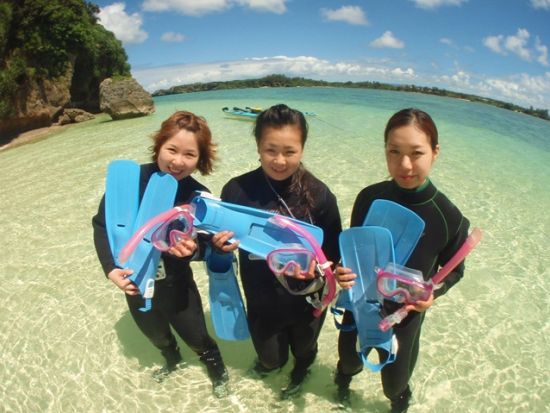 カヤックで行く無人島＆熱帯魚シュノーケル　3歳からOK！1グループ1ガイドの完全貸切ツアー　嬉しいシャワー＆更衣室付き＜恩納村＞by アンダゴ