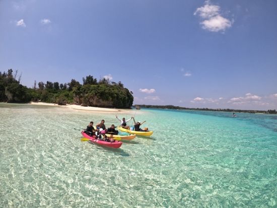 カヤックで行く無人島＆熱帯魚シュノーケル　3歳からOK！1グループ1ガイドの完全貸切ツアー　嬉しいシャワー＆更衣室付き＜恩納村＞by アンダゴ