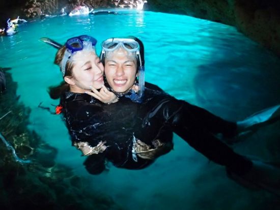 青の洞窟シュノーケル＆SUPクルージング 1組貸切！大人気スポットを効率よく楽しもう 嬉しい温水シャワーあり＜約3時間／恩納村＞by アンダゴ