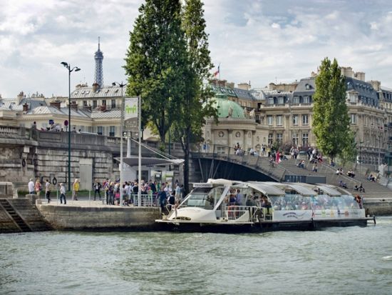 セーヌ川 乗り降り自由 水上バス「バトーバス（バトビュス）」事前チケット予約 *当日予約OK