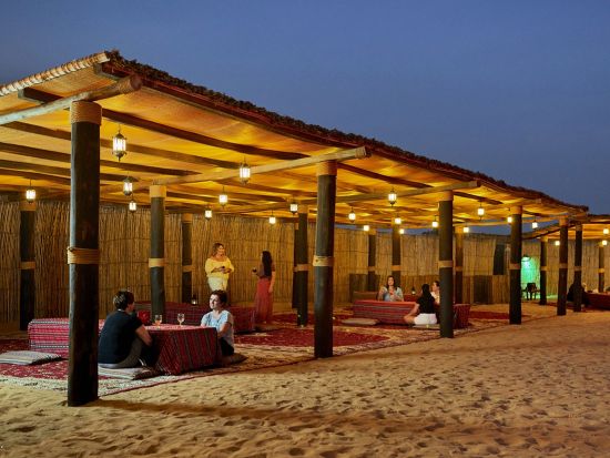 【混載】決定版！デザートサファリ　動物保護区砂丘ドライブ＋ディナー＋ショー＜午後発／往復送迎付／専用デラックスキャンプ／BBQディナー付／飲み放題／ドバイ発＞