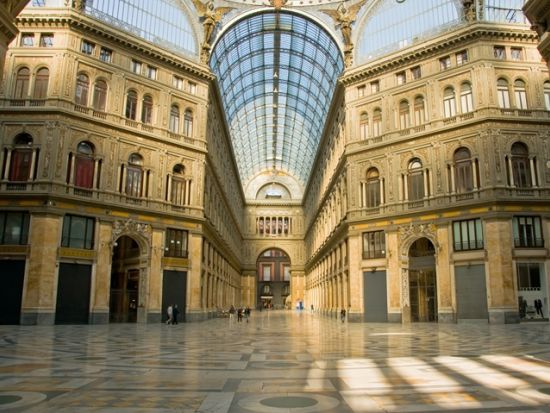 乗り降り自由！ナポリ"Hop-on Hop-off"観光バスチケット＜24時間パス／日本語オーディオガイド／ナポリ発＞