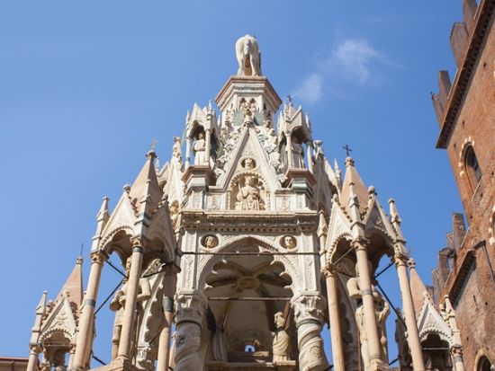 乗り降り自由！ヴェローナ"Hop-on Hop-off"観光バスチケット＜3～10月／24時間パス／日本語オーディオガイド／ヴェローナ発＞