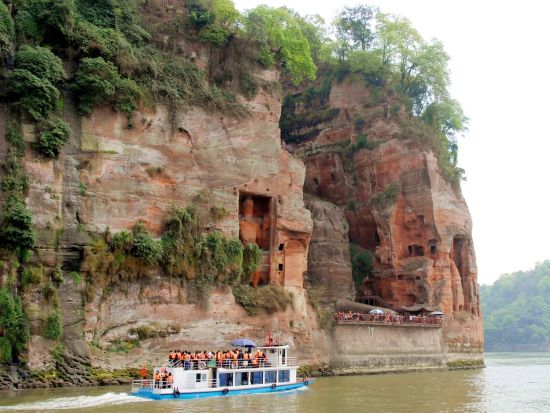 【貸切チャーター】世界遺産「楽山大仏」1日観光ツアー　圧巻のスケールを誇る大仏を陸路と水路のどちらからも満喫！＜日本語ガイド／昼食付き／成都発＞