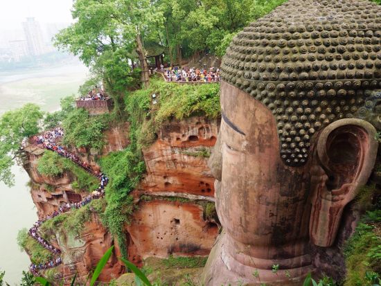 【貸切チャーター】世界遺産「楽山大仏」1日観光ツアー　圧巻のスケールを誇る大仏を陸路と水路のどちらからも満喫！＜日本語ガイド／昼食付き／成都発＞