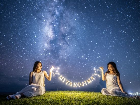 星空ナイトフォトツアー　イルミネーション小道具でSNS映え！枚数増のボリュームアップやムービー付きプランあり＜宮古島＞