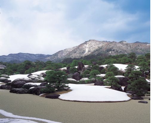 貸切観光タクシー　美しい日本庭園と紅葉が有名な「足立美術館」＋「由志園」＜4時間～／1-9名／松江市内・出雲空港発＞4名参加で1名7,900円～by松江一畑交通