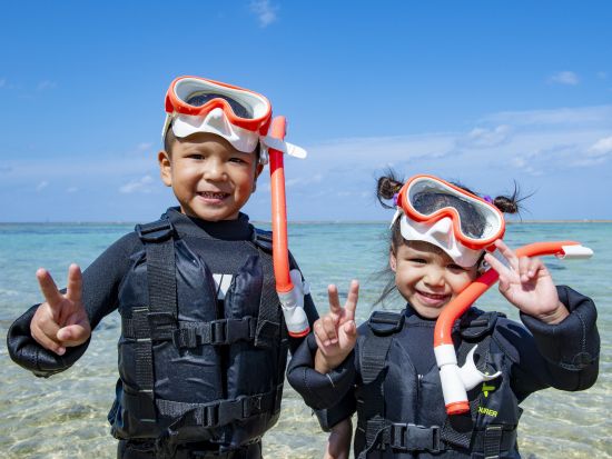 海ピクニック＆シュノーケルツアー 2歳からOK！お子様の海デビュー に最適！エサあげ体験付き＜恩納村＞ by サマーリゾート沖縄
