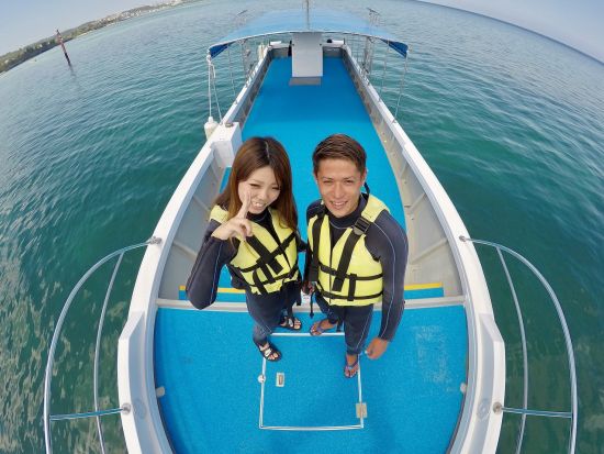 青の洞窟 シュノーケリング　エサあげ体験付！ツアー中撮影したお写真データプレゼント＜ボートエントリー／恩納村ショップ集合＞