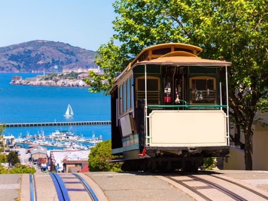 USA_San Francisco_Hyde Street Cable Car Tram_Powell-Hyde_shutterstock_175626272