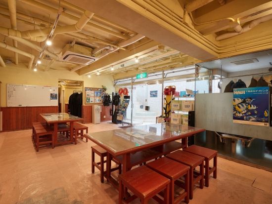 ファンダイビング　「グリーンフィンズ」認定ショップで学びながらダイビング！リフレッシュダイブもご用意＜ボート／恩納村発＞