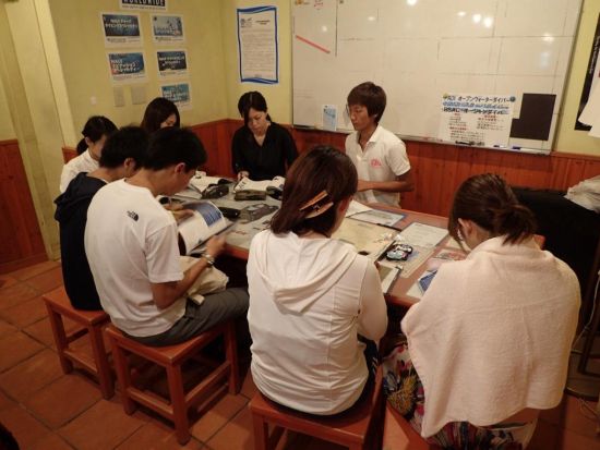 PADIオープンウォーターライセンス取得コース　「グリーンフィンズ」認定ショップで楽しく学ぶ！宿泊パッケージあり＜3泊4日／恩納村発＞by ピンクマーリンクラブ