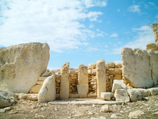 【プライベートツアー】青の洞門・ハジャーイム神殿・スリーシティーズ・イムディーナ＜車＋日本人 or 英語ガイド貸切／昼食付＞