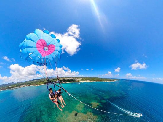 パラセーリング やんばるの森と海をバックにパラセーリング！バナナボートなど選べるセットプラン＜名護市発＞